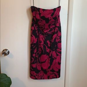 Chic strapless cocktail dress in abstract floral